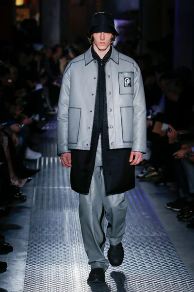 Look 10